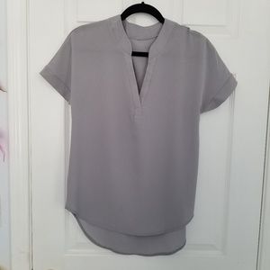 Short sleeve grey shirt.